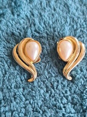 Pair Of Vintage gold-tone Bluette clip-on accessory from France